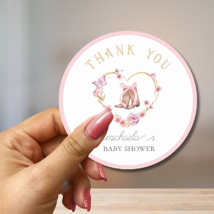 Cowgirl är på väg Baby Shower Tack Runt Klistermärke