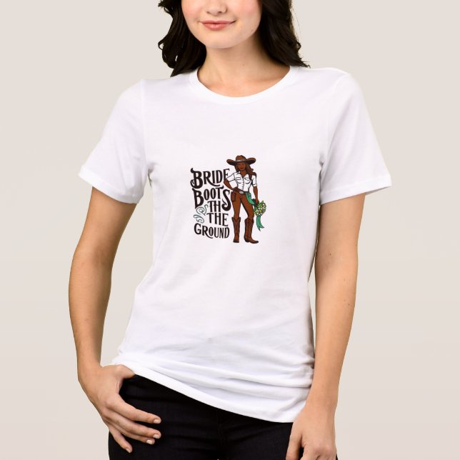 Cowgirl Bride Boots på marken T Shirt (Framsida)