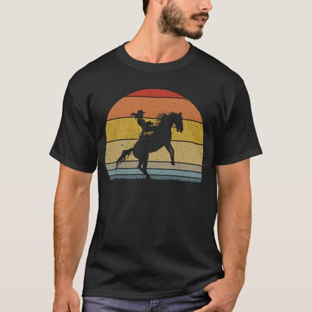Cowgirl Bucking Bronco Rodeo Retro Wrangler T Shirt (Framsida)