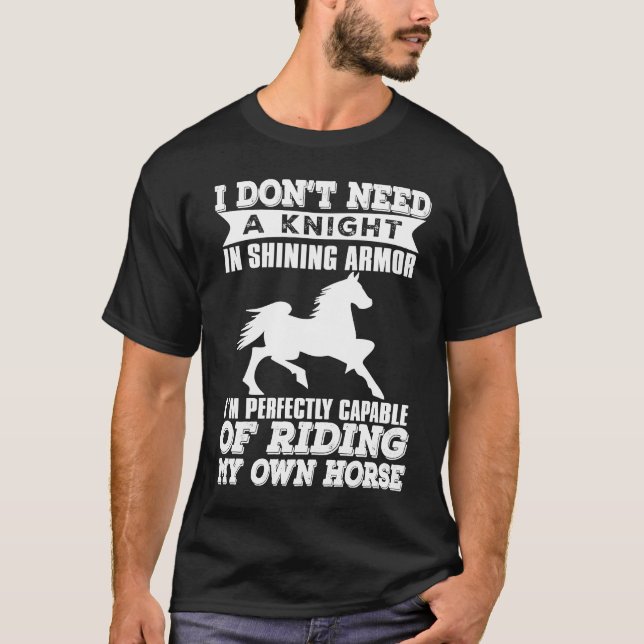 Cowgirl  I Don't Need A Knight In Shining Armor T Shirt (Framsida)