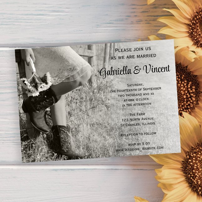 Cowgirl och Sunblommor Land Ranch Bröllop Inbjudningar (Invite guests to your farm marriage with the charming Cowgirl & Sunflowers Ranch Wedding Invitation.)