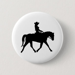 Cowgirl som rider henne häst knapp