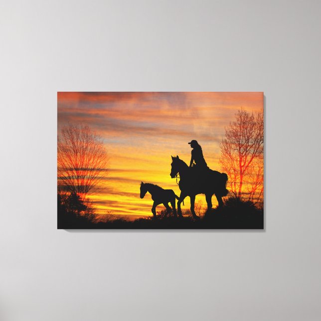 Cowgirl Sunset Horseback Ride Kanvastryck (Framsida)