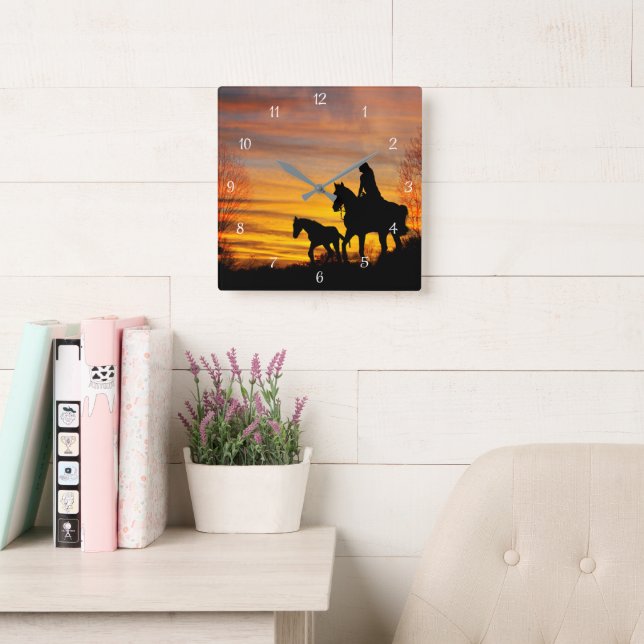 Cowgirl Sunset Trailride Wall Clock Fyrkantig Klocka (Läsesal)