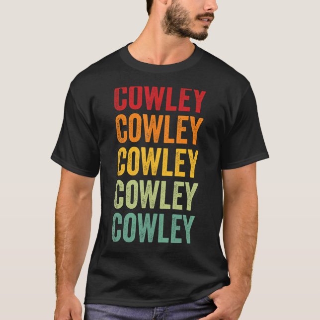 Cowley County Kansas Rainbow Text Design T Shirt (Framsida)