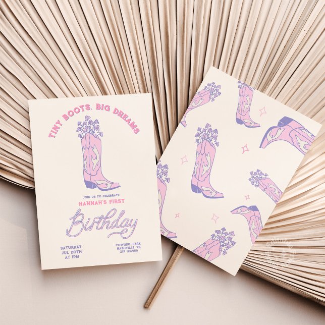 Cowtjejers födelsedagsinbjudan Tiny Boots Big Drea Inbjudningar (Cowgirs Birthday Invitation Tiny Boots Big Dreams)
