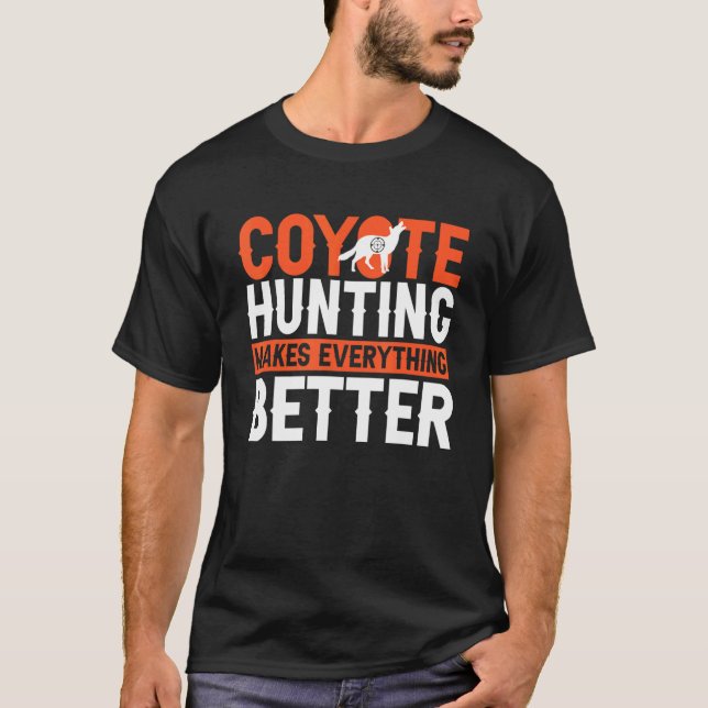 Coyote Hunting gör allt bättre Yote Hunter T Shirt (Framsida)