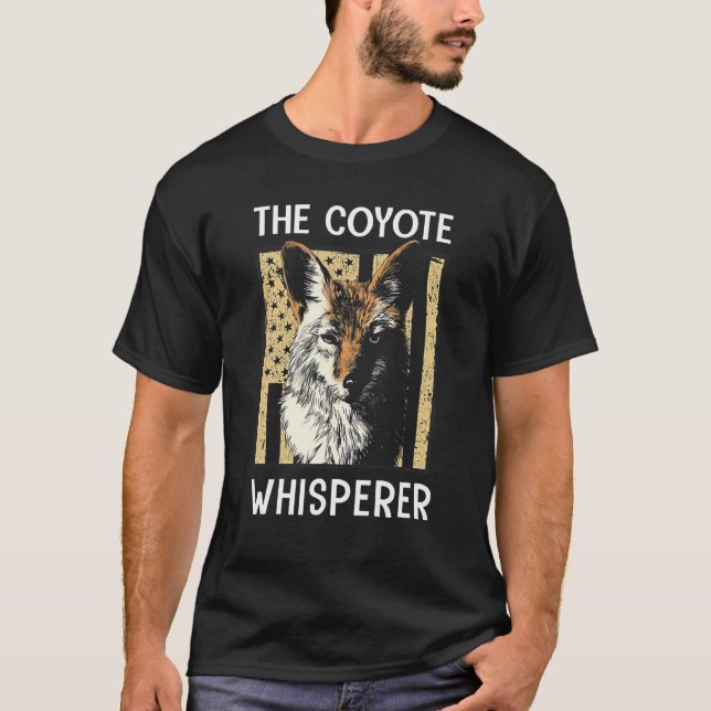 Coyote Whisperer American Flagga T Shirt (Framsida)