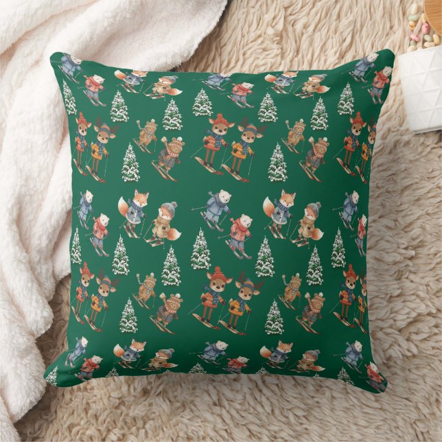 Cozy Animals Skiing Throw Pillow Kudde (Filt)