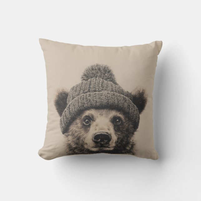 Cozy Bear in Beanie - Cute Winter Animal  Kudde (Framsida)