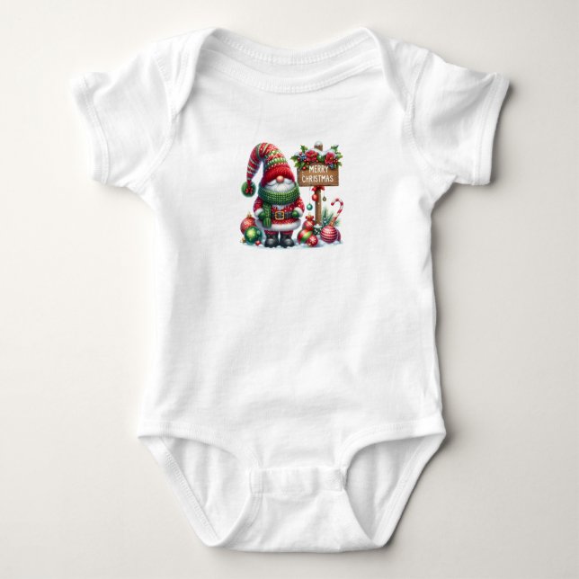 Cozy Christmas Gnome Art – Festive Holiday T Shirt (Framsida)