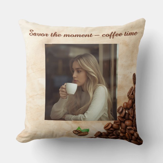 Cozy Coffee Vibes for Your Living Room Kudde (Framsida)
