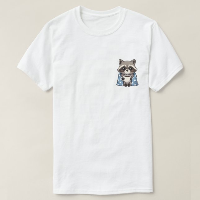Cozy Cute Raccoon Wrapped in Polka Dot Blanket T Shirt (Design framsida)