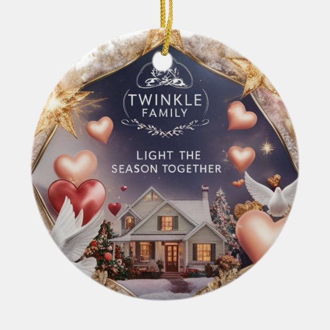 Cozy Home Twinkle Family Light the Season Together Julgransprydnad Keramik (Framsidan)