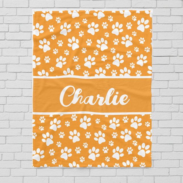 Cozy Paw Print Personalized Dog Blanket – Orange Fleecefilt (Dog blanket - personalized with name and color - orange)