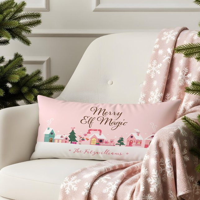 Cozy Santa North Pole Pink Elf Workshop Village Lumbarkudde (Cozy Santa North Pole Pink Elf Workshop Village Lumbar Pillow)