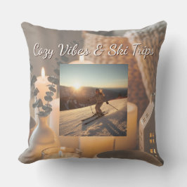 Cozy Ski Trip Throw Pillow | Mountain Lifestyle Kudde