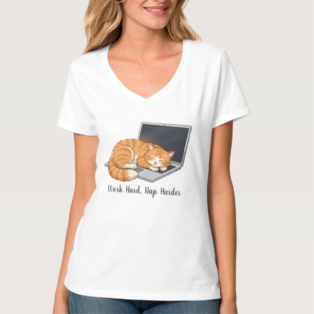 Cozy Tabby on Laptop T Shirt (Framsida)