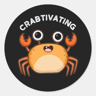 Crabtivating Funny Crab Pun Mörk BG Runt Klistermärke