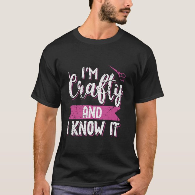Crafters Quote I'M Crafty And I Know It Crafting T Shirt (Framsida)