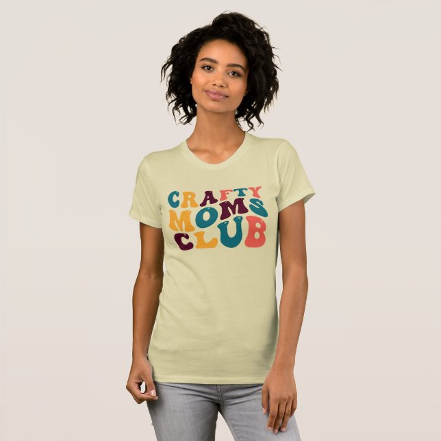 Crafty Mammor Klubb Groovy Summer Vibes Ledsen Bei T Shirt (Hel framsida)