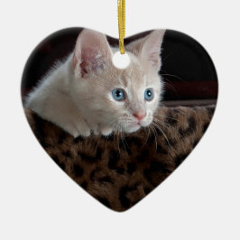 Crämkitten med vackra blå ögon julgransprydnad keramik