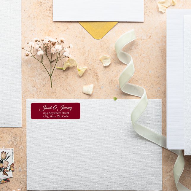 Cranberry Red Stylized Namn Bröllop Returadress Returadress Etikett (In Situ Wedding)