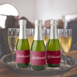 Cranberry Red Stylized Script Bröllop Bridesmaid<br><div class="desc">Självhäftande etiketter för bröllop minismousserande vin flaskor som innehåller ett trendig,  kranbärsröd färg tillsammans med "Bridesmaid" tryckt i vitt,  stiliserat skript. En underbar idé när du lägger ut dina brudtärnor och planerar för en bachelorette-fest!</div>