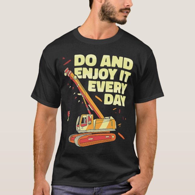 Crane Operator gör det och njut av det varje dag,  T Shirt (Framsida)