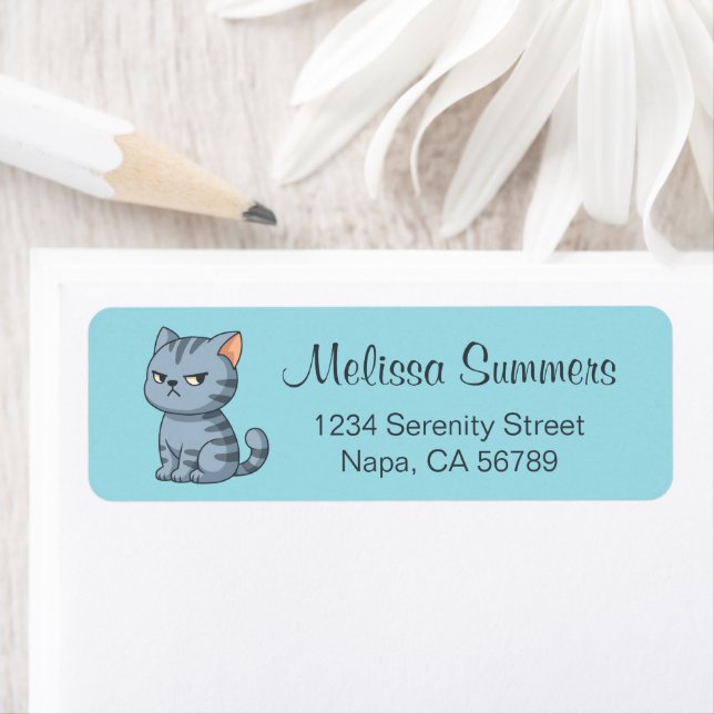 Cranky Grey Tabby Cat on Blue Returadress Etikett (Insitu)