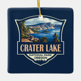 Crater Sjö nationalpark Illustration Retro Badge Julgransprydnad Keramik
