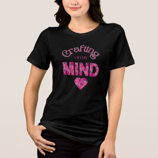 Crawing on My Mind Blommigt Typography T Shirt (Framsida)