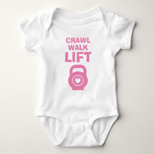 CRAWL WALK HISS söt rosa kettlebell baby bodykostk T Shirt