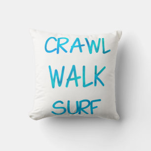 Crawl Walk-Surfa med blått teckensnitt Kudde
