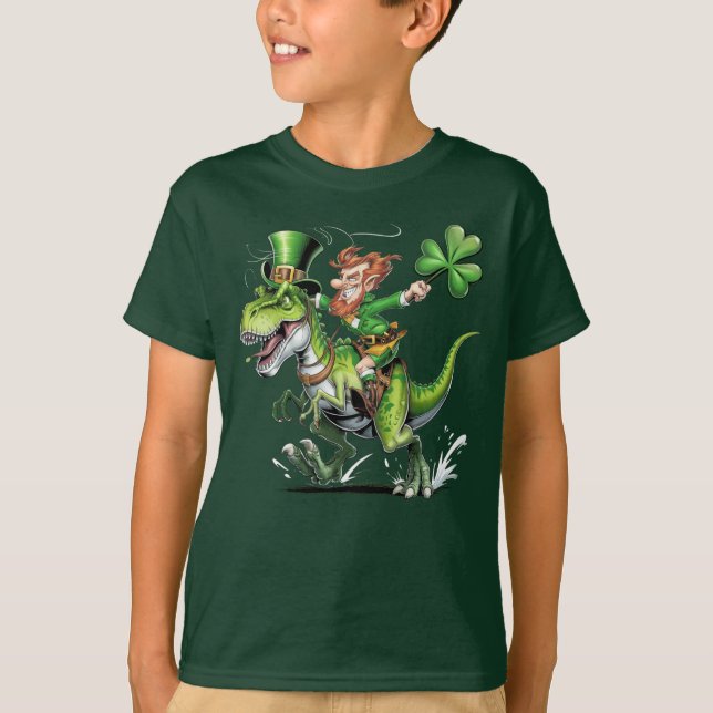 Crazy Leprechaun on T-Rex Funny St patricks day T Shirt (Framsida)
