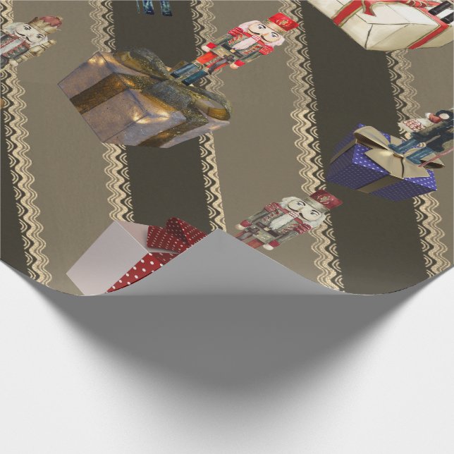 Crazy Nutcrackers som står på Gifts Brown Presentpapper (Hörn)