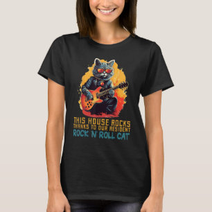Crazy Rocker Cat rockar huset med gitarr och S T Shirt