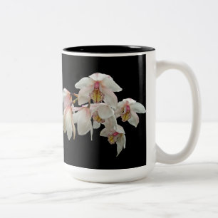 Cream and Rosa Orchids on Black Två-Tonad Mugg