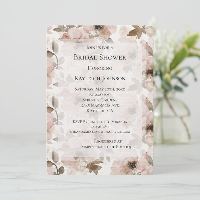 Cream Blush Pink Floral Bridal Shower  Inbjudningar (Stående Fram)