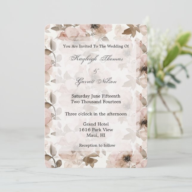 Cream Blush Pink Floral Wedding Inbjudningar (Stående Fram)