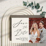 Cream Elegant Script Modern Photo Simple Bröllop Spara Datumet<br><div class="desc">Elegant Neutralt Cream Elegant Script Modern Photo Minimalist Bröllop spara datum inbjudningskort. Låt er familj, vänner och kolleger veta att ni har fastställt ett datum för ert bröllop firande med detta elegant, snyggt och det moderna bröllop spara datum-inbjudan. Alla texterna är i förväg ordnade så att du enkelt och snabbt...</div>