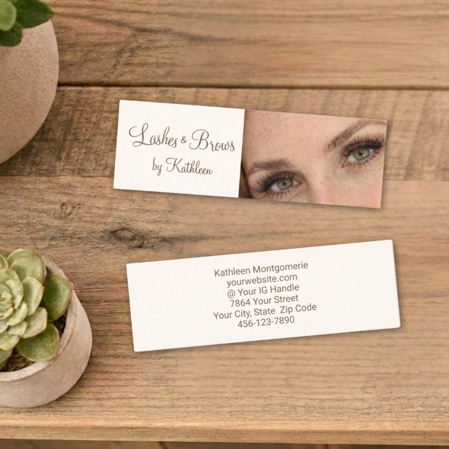 Cream Mocha Script Photo Lashes and Brows Mini Visitkort (Skapare uppladdad)