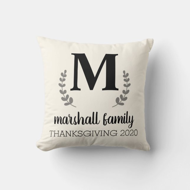 Cream Pillow med Personalize Family Initial Kudde (Framsida)
