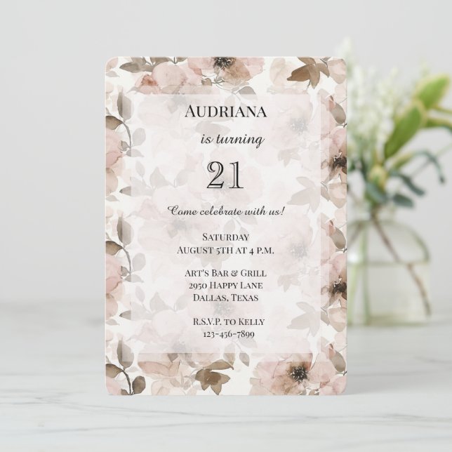 Creamy Brown Blush Pink Floral Birthday Inbjudningar (Stående Fram)