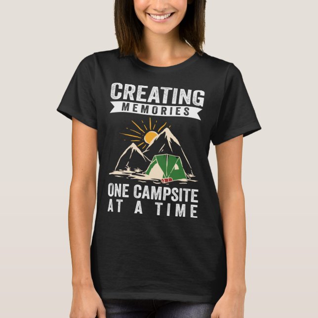 Creating Memories One Campsite At A Time T Shirt (Framsida)