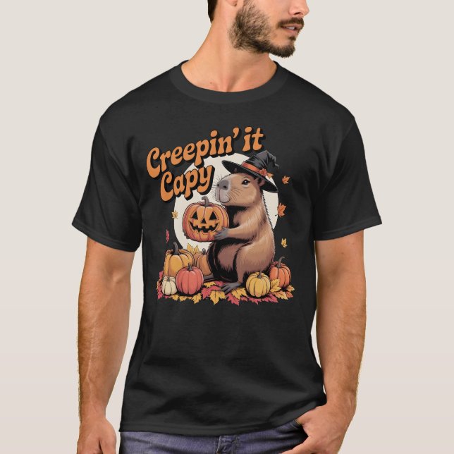 Creepin’ it Capy Halloween Capybara in Witch Hat T Shirt (Framsida)