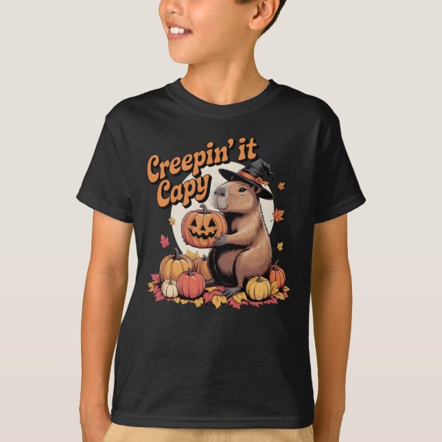 Creepin’ it Capy Halloween Capybara in Witch Hat T Shirt (Framsida)