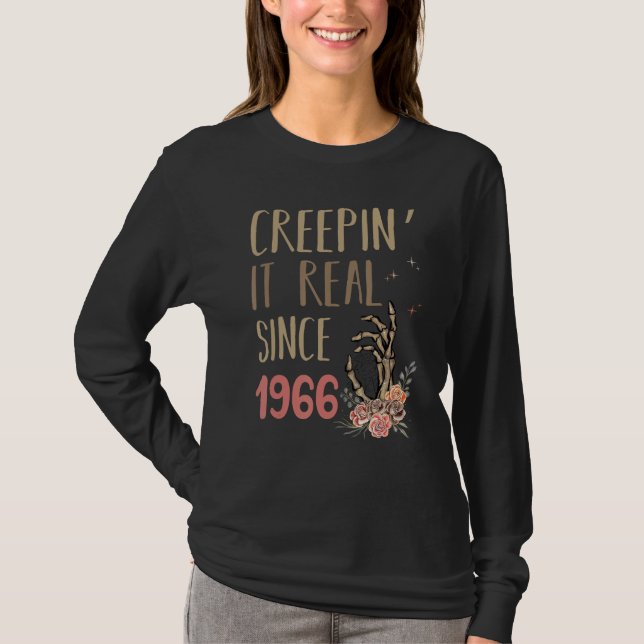 Creepin It Real Since 1966 Spooky Halloween Retro  T Shirt (Framsida)