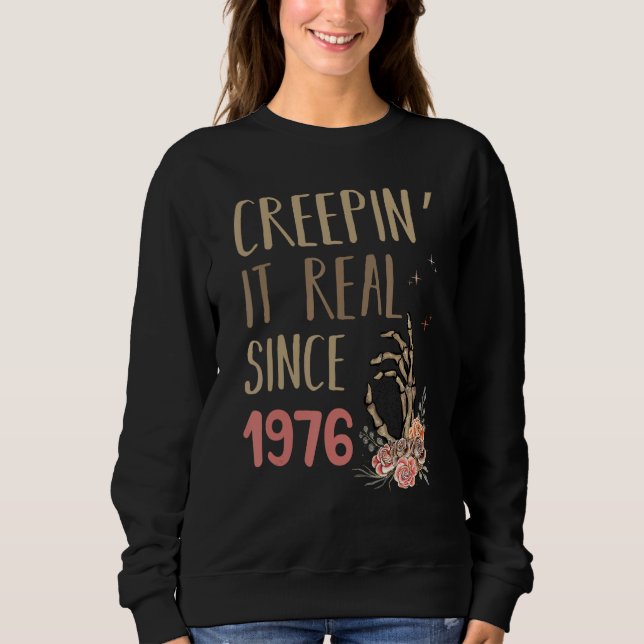 Creepin It Real Since 1976 Spooky Halloween Retro  T Shirt (Framsida)