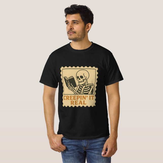 Creepin’ it Real - Skeleton Bok Älskare Halloween T Shirt (Hel framsida)